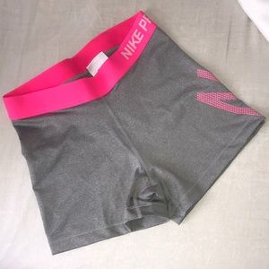 NIKE PRO WOMANS SIZE M ONLY WORN ONCE